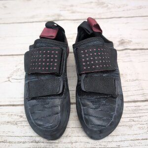 Black Diamond Black and Red Climbing Bouldering Rock Climbing Shoes Women Size 6